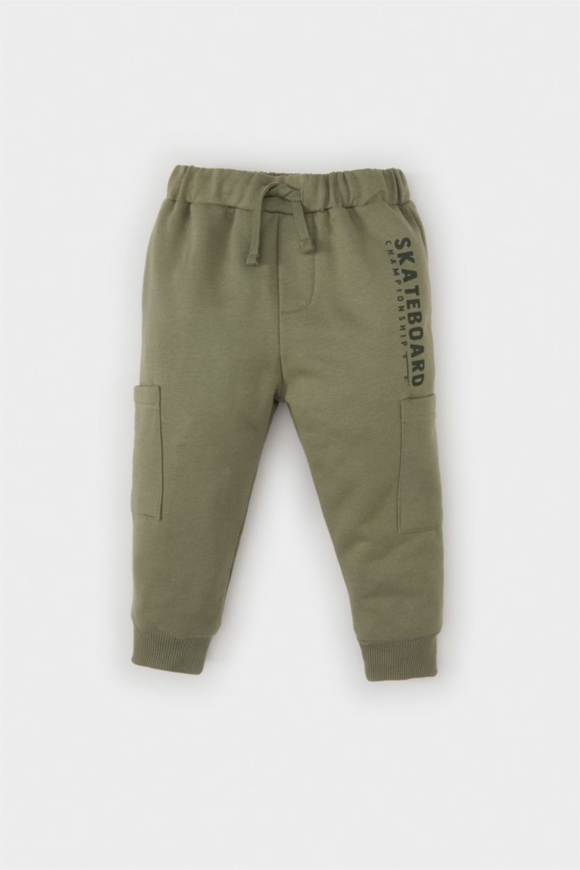 طفل صغير كاكي فاتح بنطلون سويت بانتس بيبي اولادي بطبعة شعار بجيب قصة عادية ورجل مطاطي