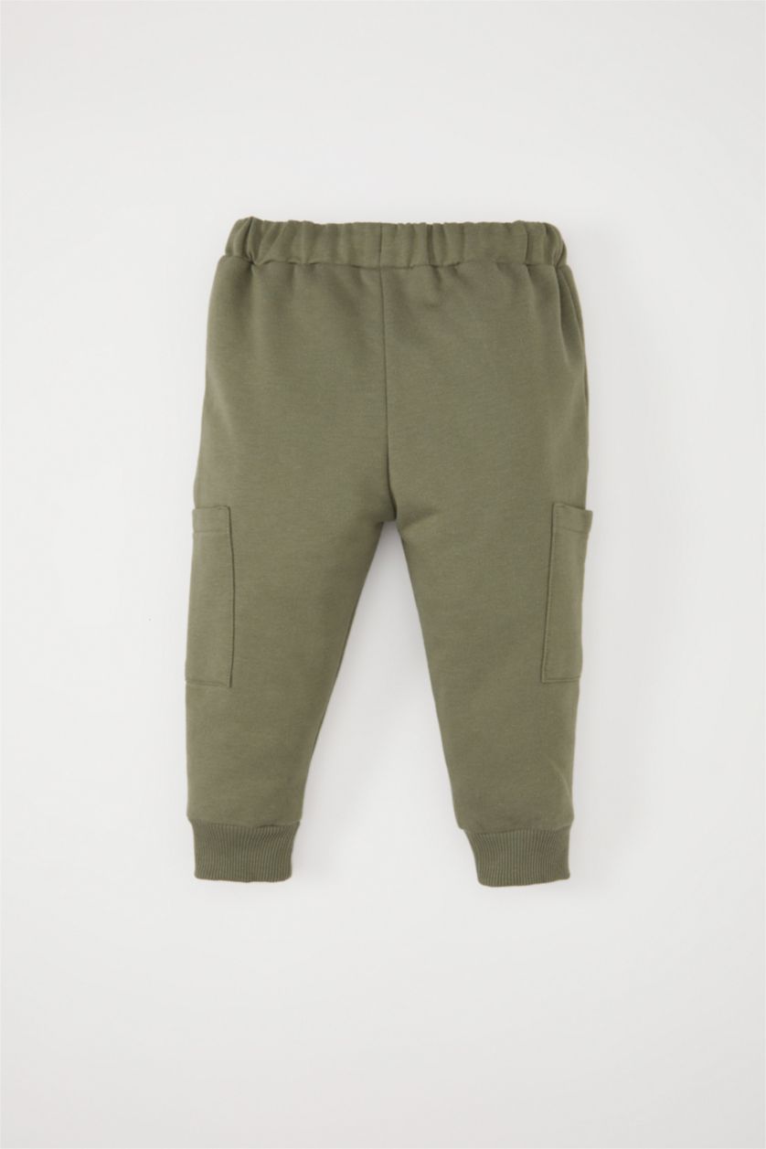 طفل صغير كاكي فاتح بنطلون سويت بانتس بيبي اولادي بطبعة شعار بجيب قصة عادية ورجل مطاطي