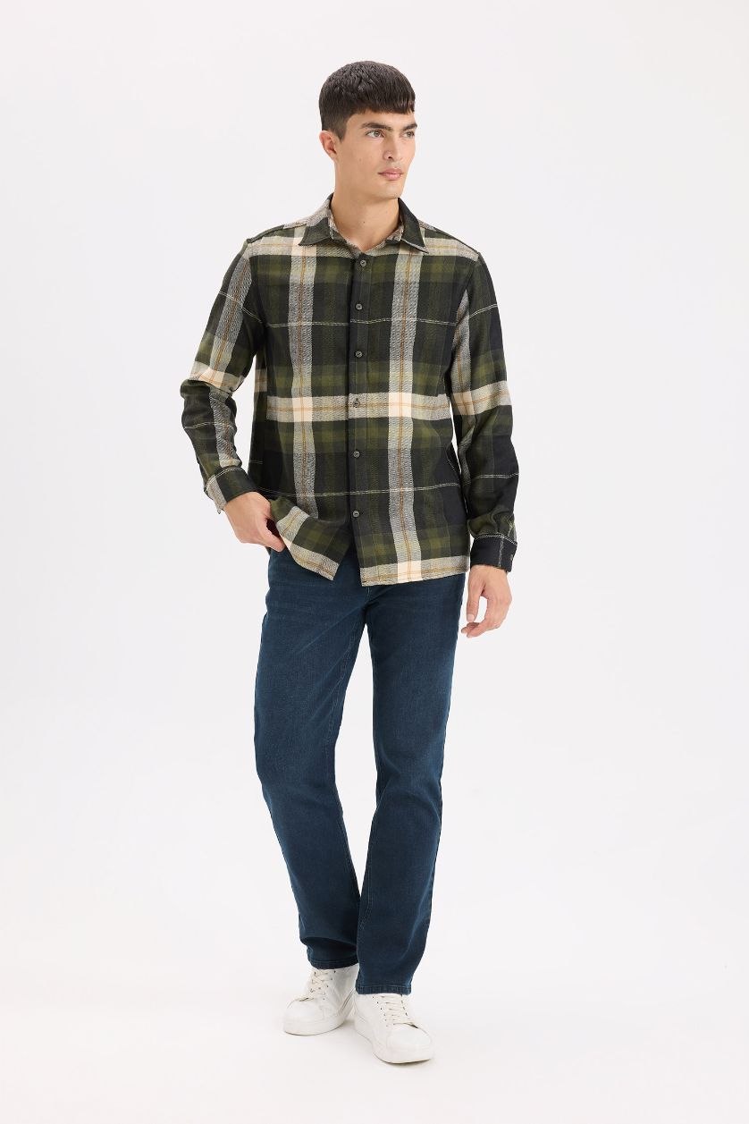 Man NAVY Regular Fit Flannel Long Sleeve Checkered Shirt