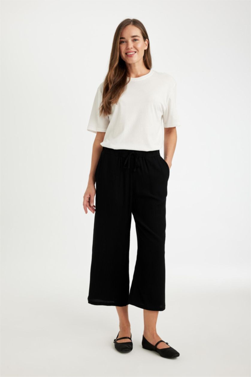 WOMAN Black Regular Fit Crinkle Viscose Crop Fit Capri