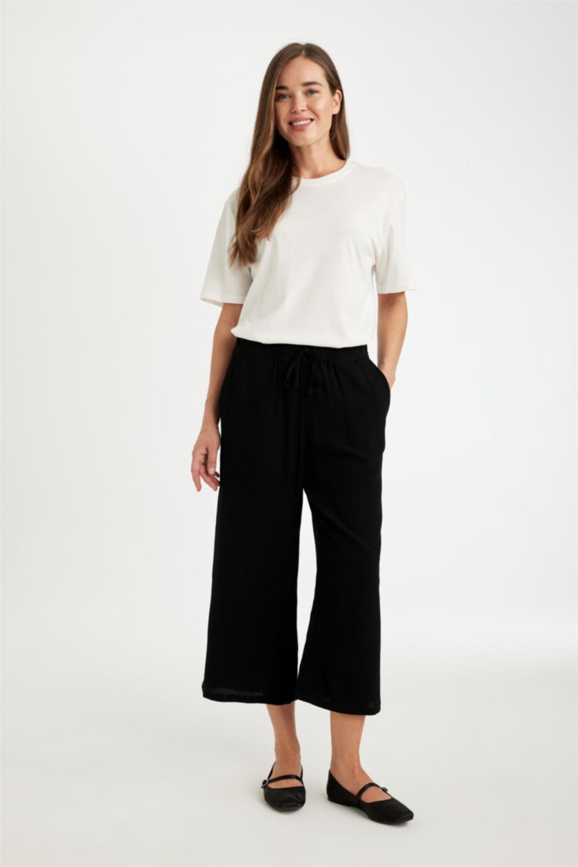 WOMAN Black Regular Fit Crinkle Viscose Crop Fit Capri
