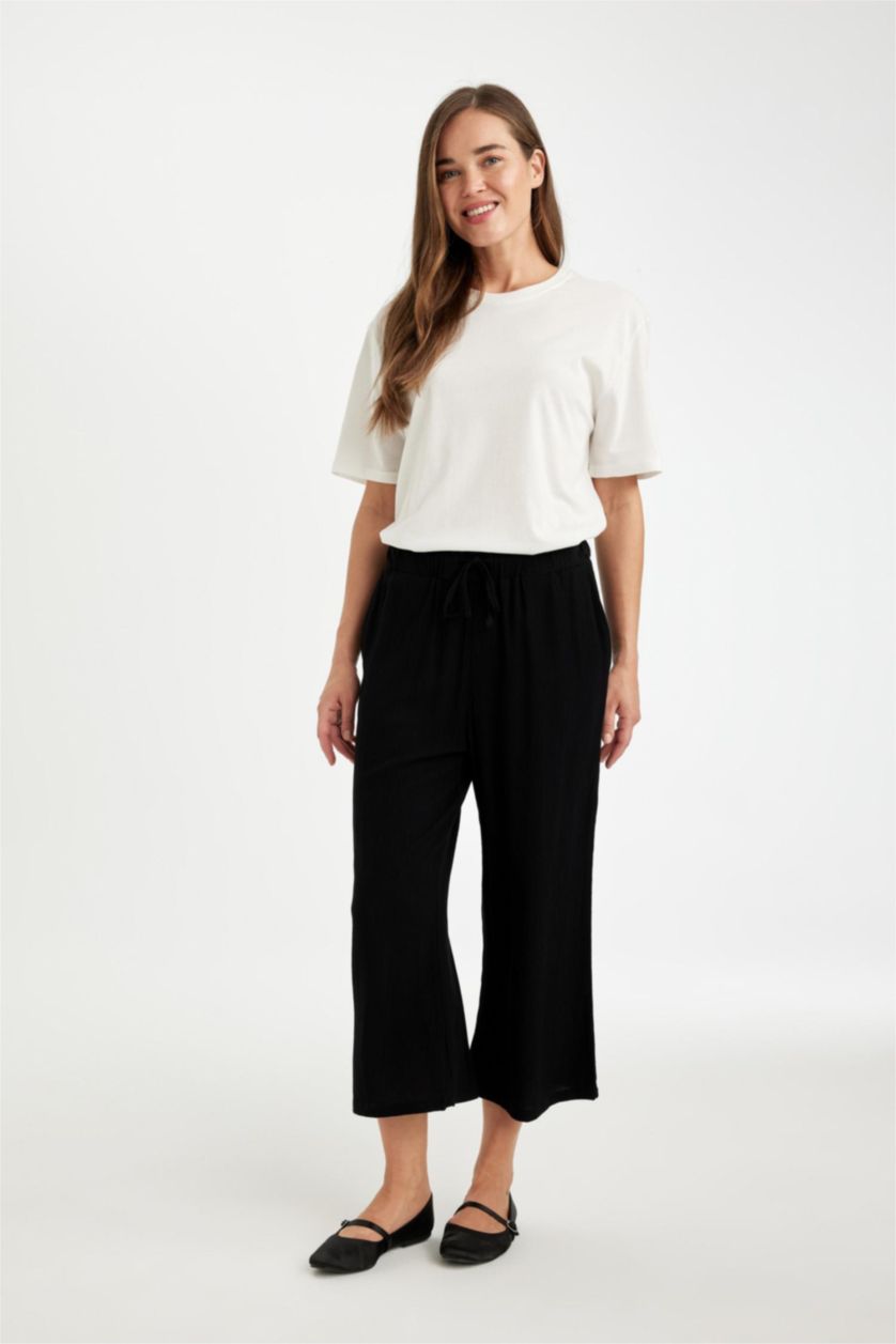 WOMAN Black Regular Fit Crinkle Viscose Crop Fit Capri