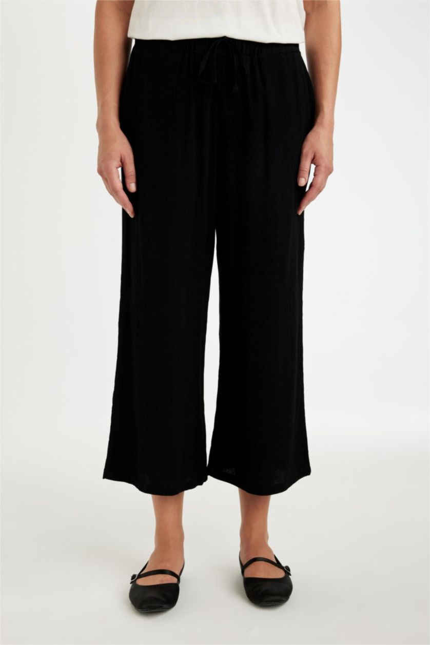 WOMAN Black Regular Fit Crinkle Viscose Crop Fit Capri