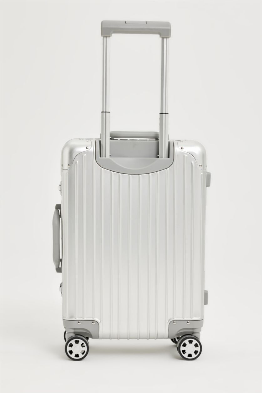 Kadın Gri Küçük Unisex Sert Kapaklı Çekçekli Orta Boy Gri Alüminyum Kasa Valiz