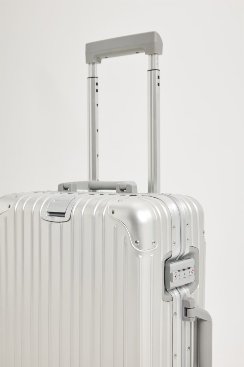 Kadın Gri Küçük Unisex Sert Kapaklı Çekçekli Orta Boy Gri Alüminyum Kasa Valiz