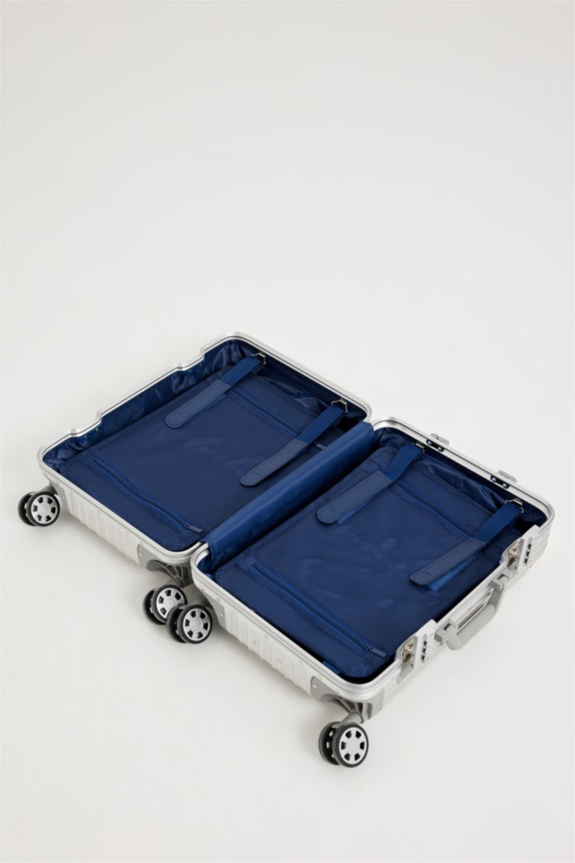 Kadın Gri Küçük Unisex Sert Kapaklı Çekçekli Orta Boy Gri Alüminyum Kasa Valiz