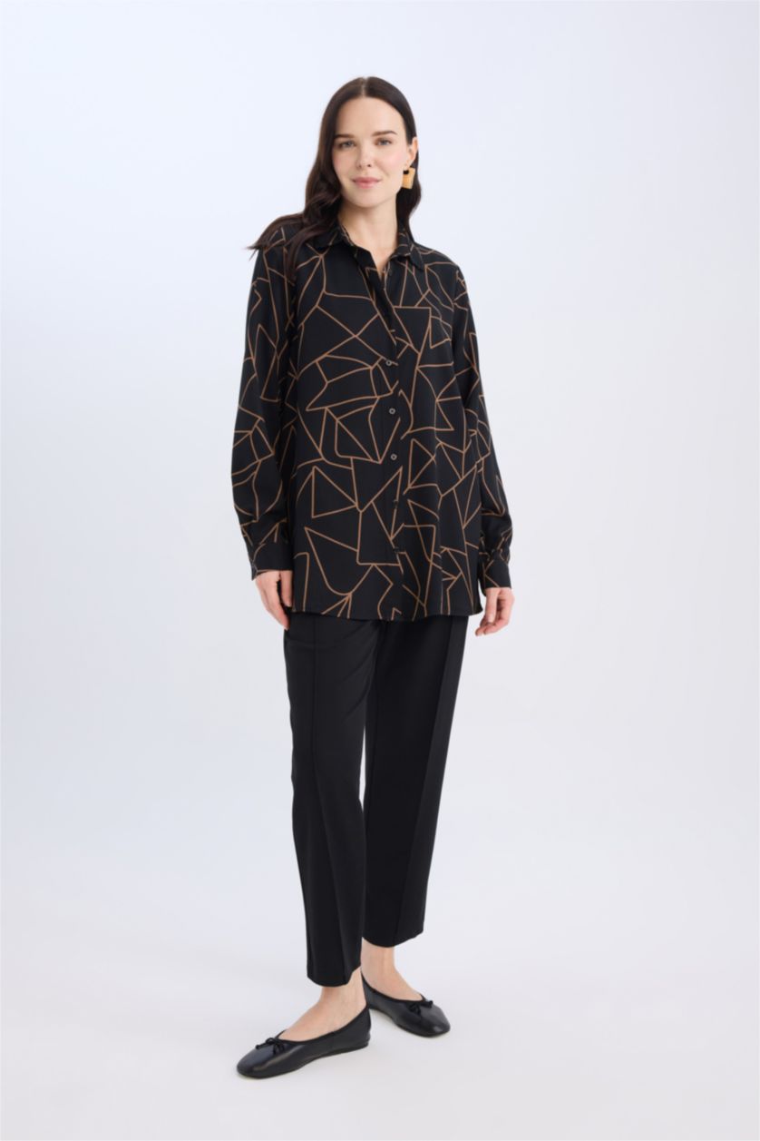 نساء أسود قميص بالمندو قصة عادية