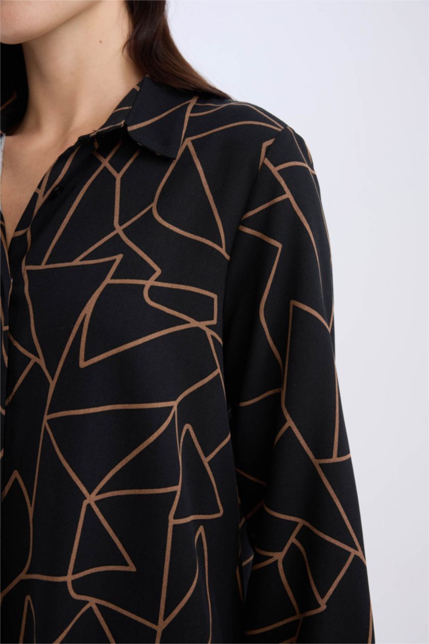 نساء أسود قميص بالمندو قصة عادية