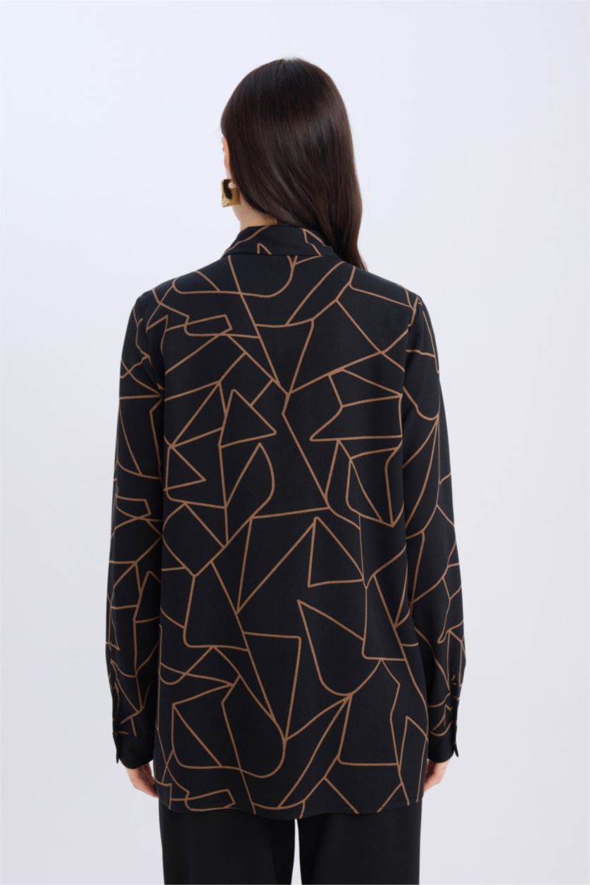 نساء أسود قميص بالمندو قصة عادية