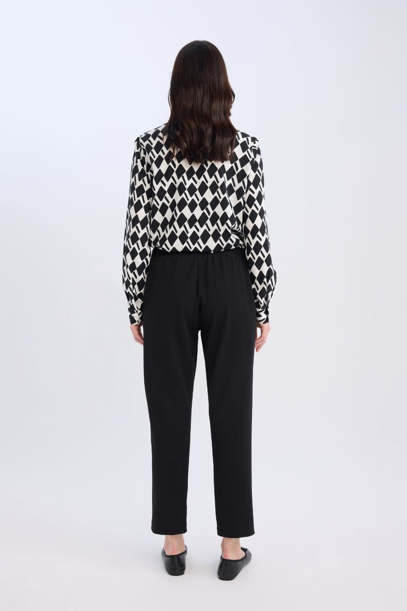 حريمي أسود بنطلون بيزك كاروت فيت بجيب ورجل ضيقة