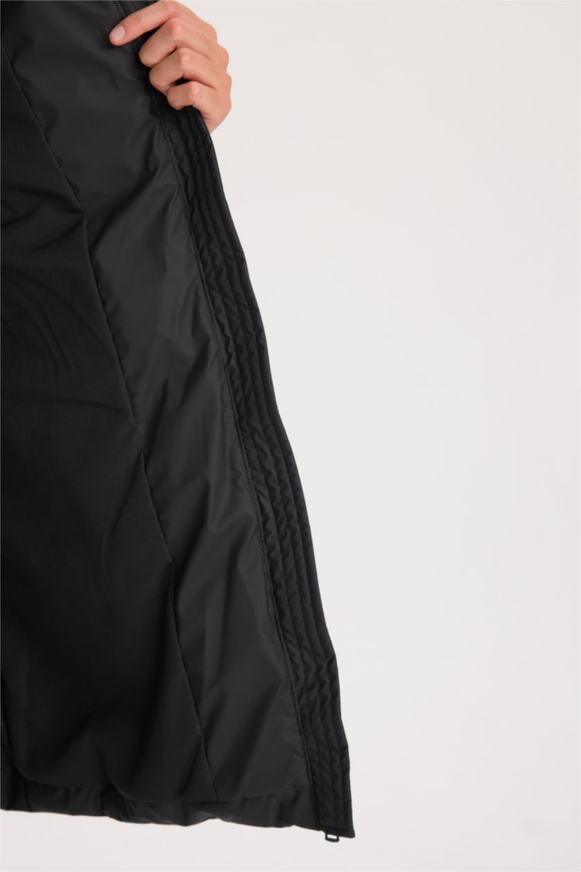 Kadın Siyah Regular Fit Kapüşonlu Fermuarlı Cepli Parka