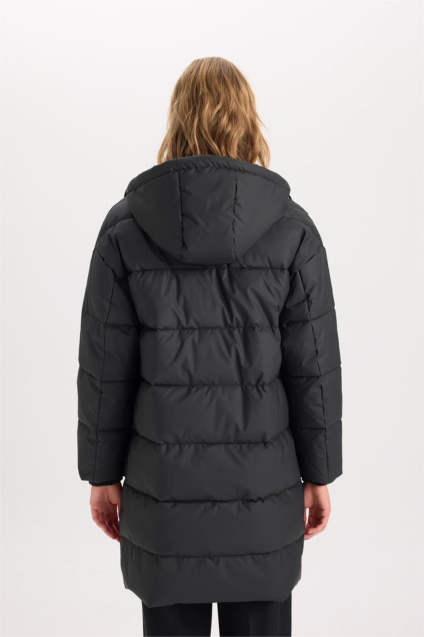 Kadın Siyah Regular Fit Kapüşonlu Fermuarlı Cepli Parka