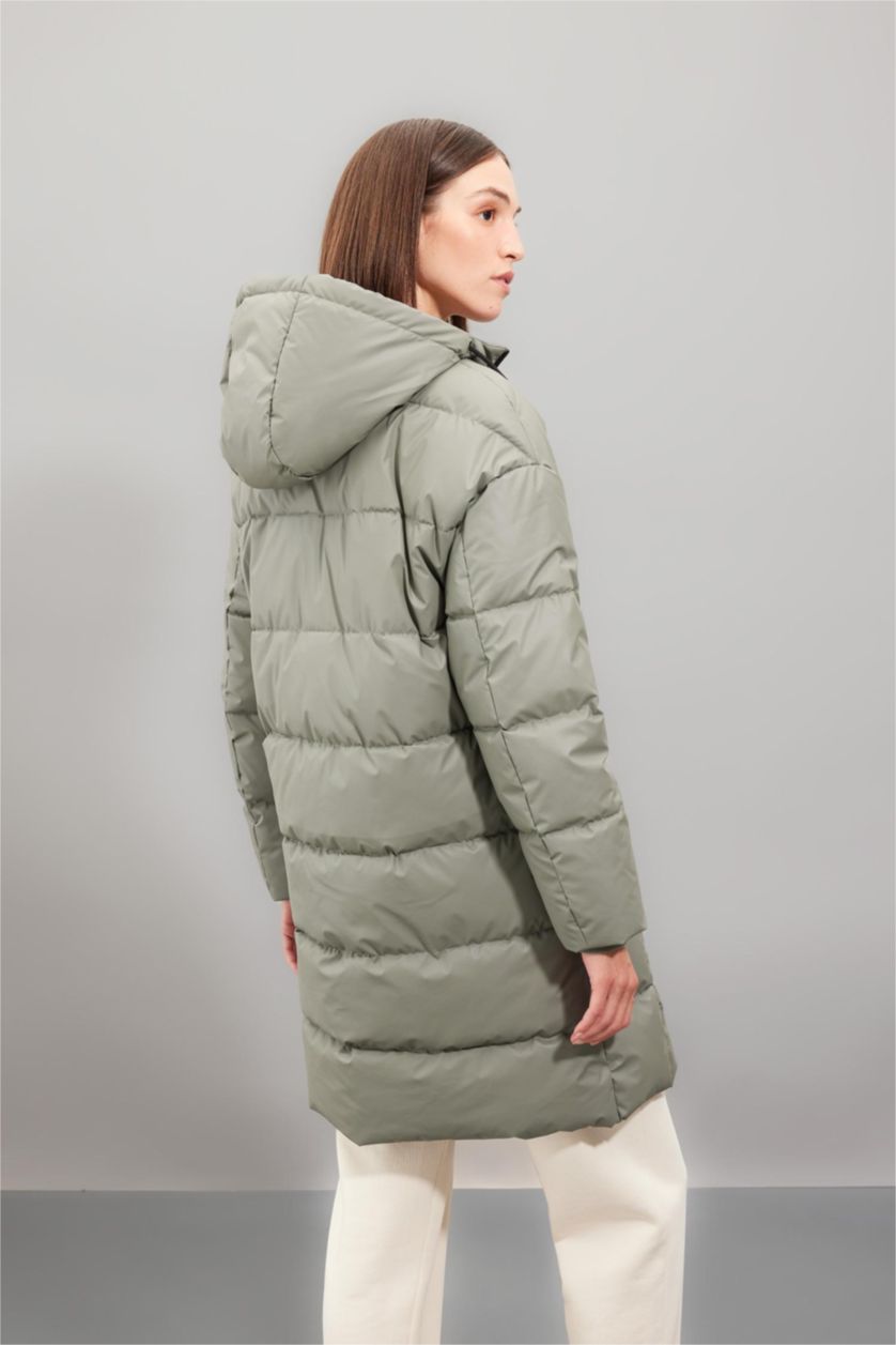 Kadın Açık Haki Regular Fit Kapüşonlu Fermuarlı Cepli Parka