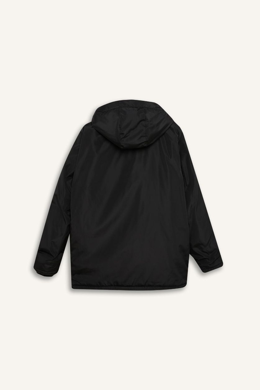 Erkek Siyah Regular Fit Çıkarılabilir Kapüşonlu Fermuarlı Çıtçıtlı Cepli Mont