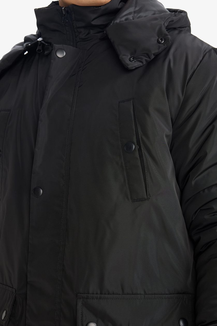 Man Black Regular Fit Hooded Zippered Light Long Puffer Jacket