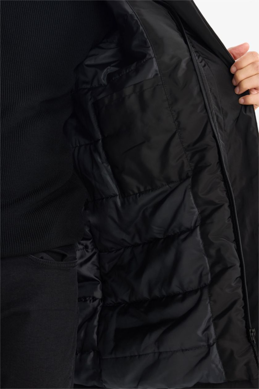 Man Black Regular Fit Hooded Zippered Light Long Puffer Jacket