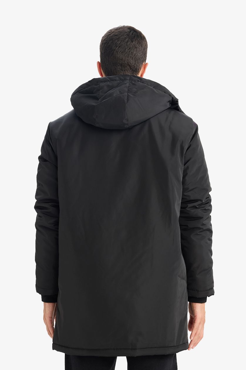 Man Black Regular Fit Hooded Zippered Light Long Puffer Jacket