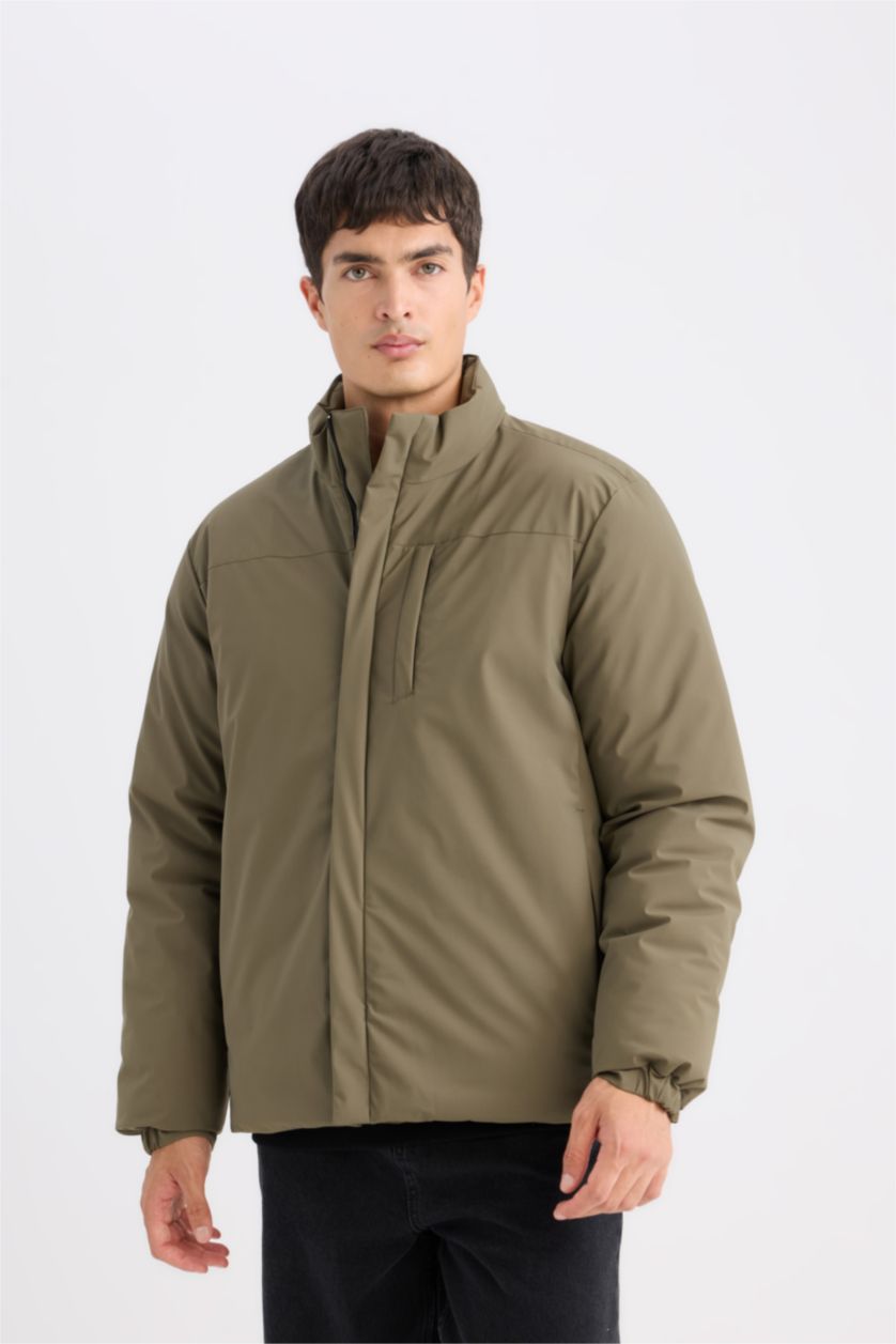 Erkek Haki Su İtici Regular Fit Dik Yaka Fermuarlı Cepli Mont