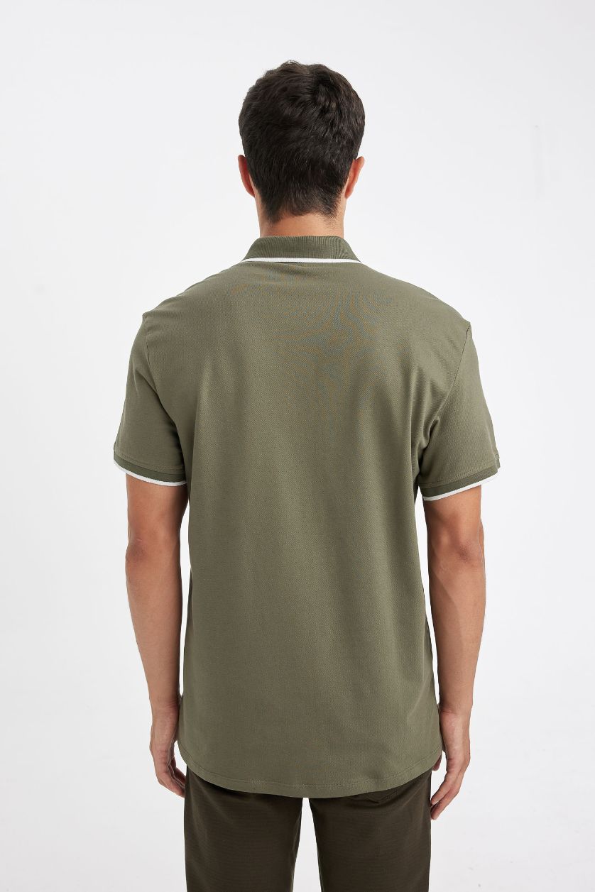 رجال كاكي فاتح تيشيرت بولو نص كم بيكة نص كم قصة عادية