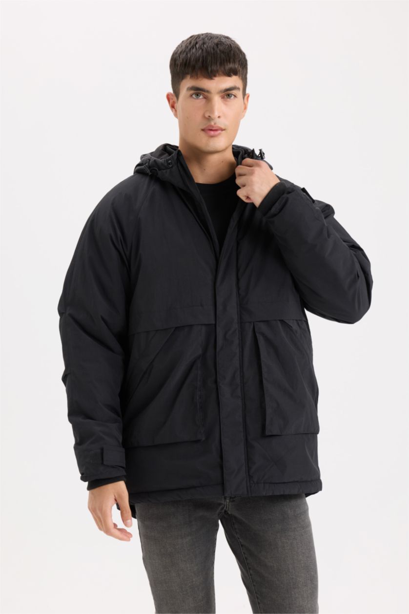 رجال أسود جاكيت قصة عادية بغطاء للرأس و بجيب