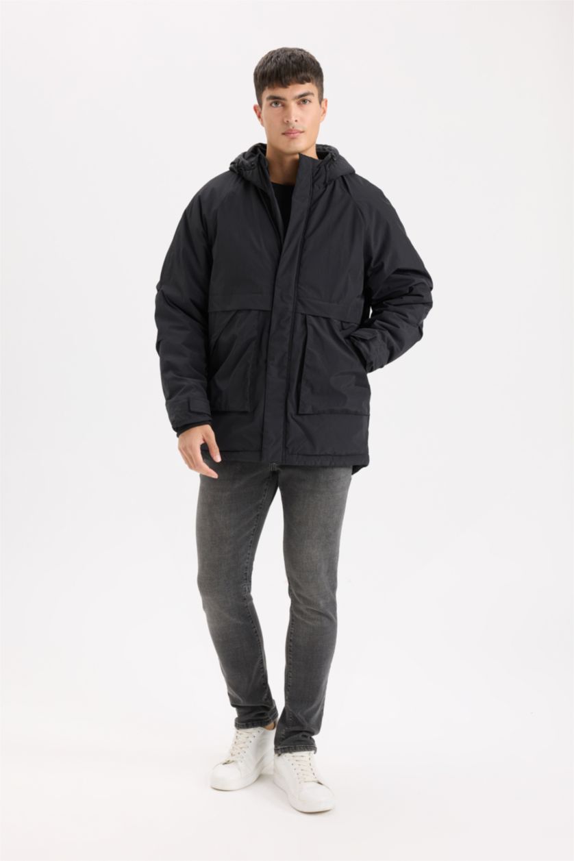 رجال أسود جاكيت قصة عادية بغطاء للرأس و بجيب