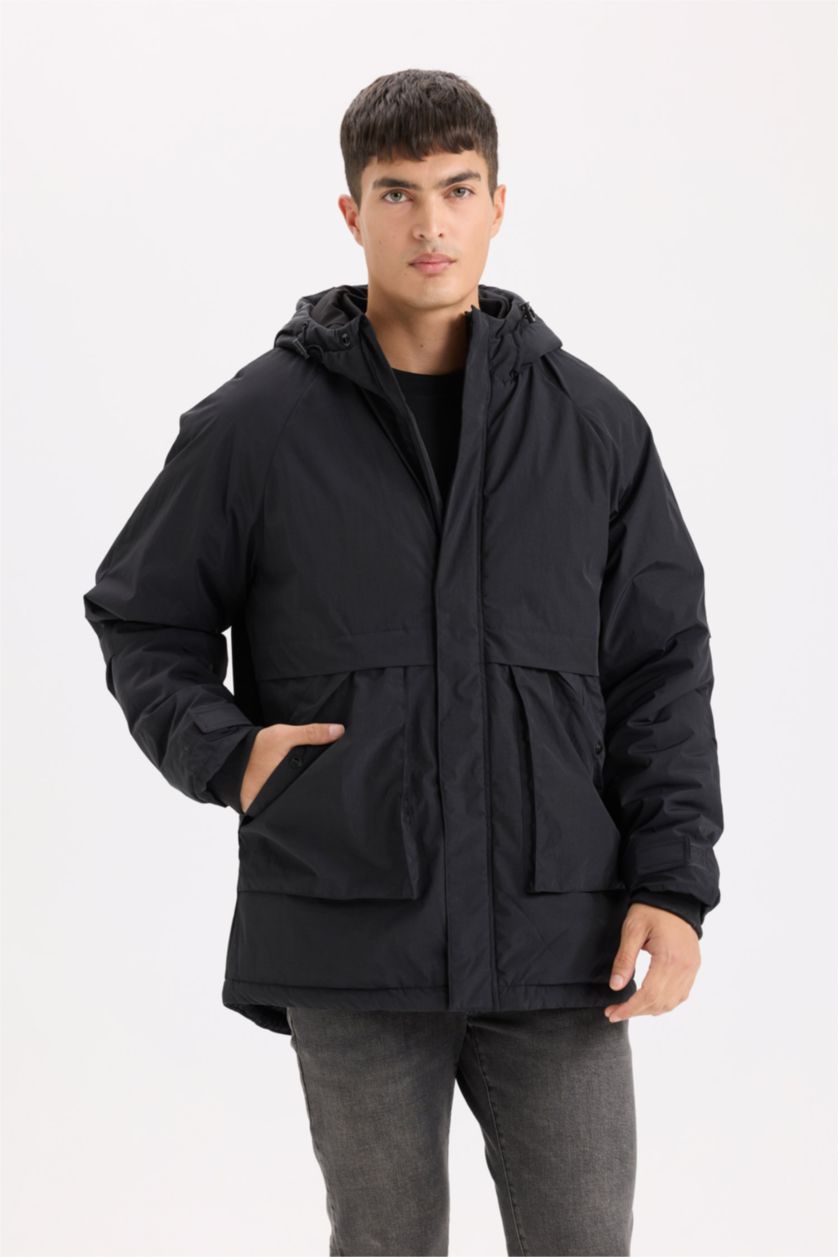 رجال أسود جاكيت قصة عادية بغطاء للرأس و بجيب