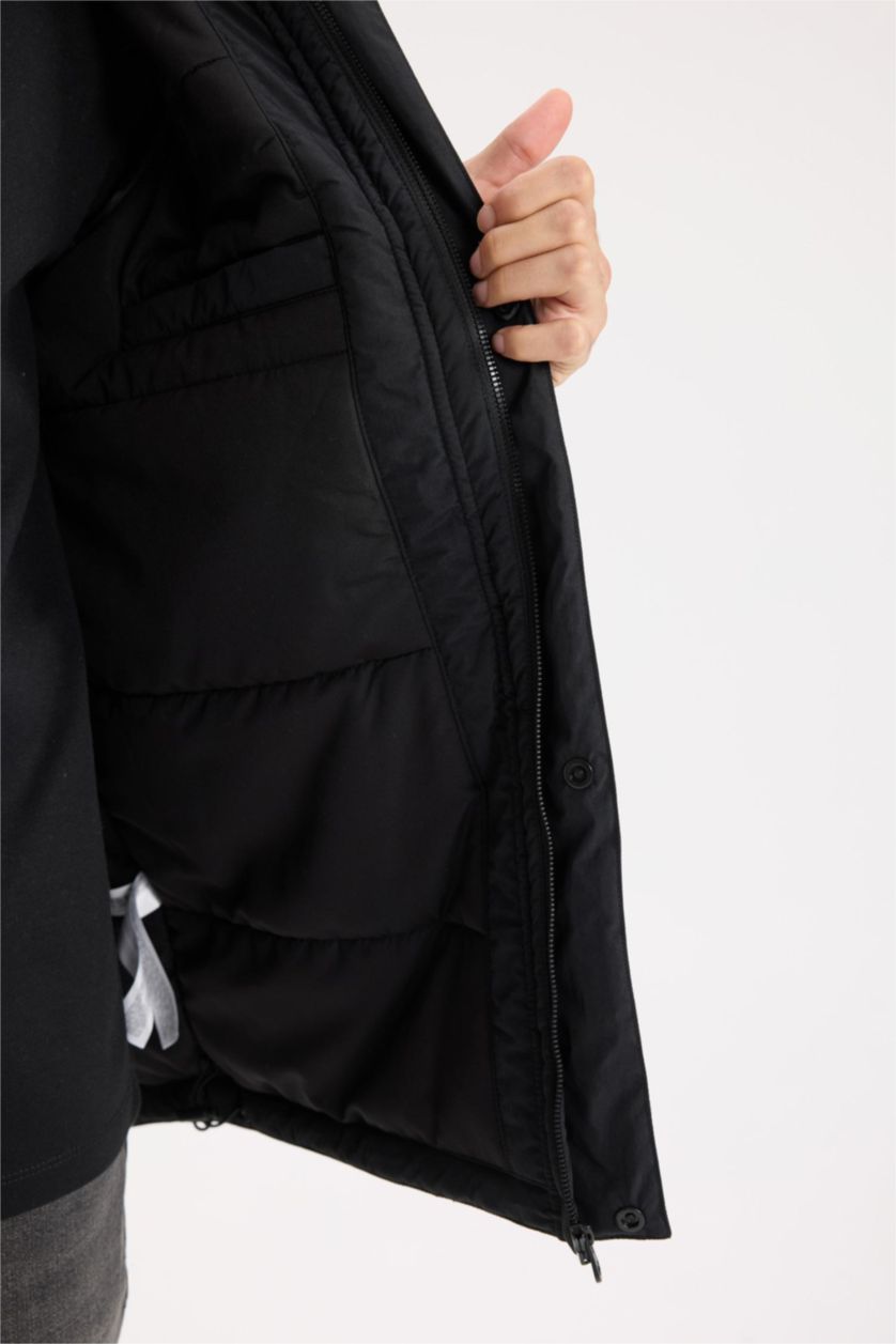 رجال أسود جاكيت قصة عادية بغطاء للرأس و بجيب