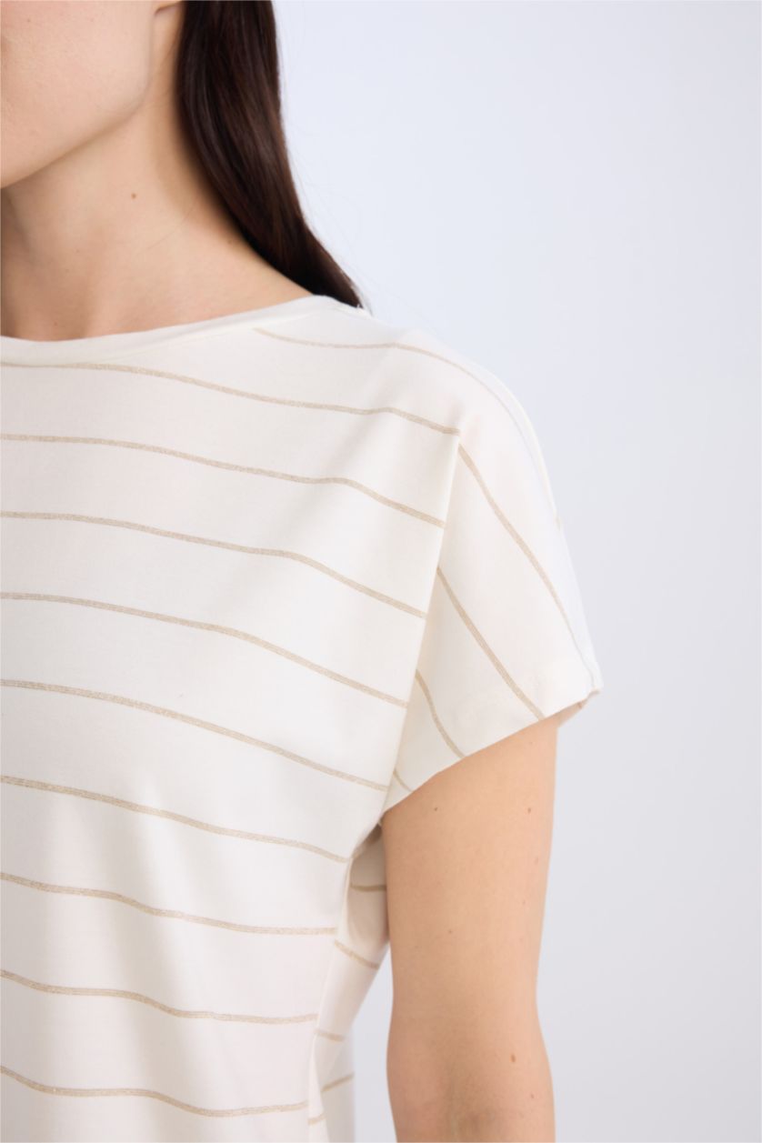 نساء بيج فاتح تيشيرت نص كم قصة عادية برقبة مستديرة