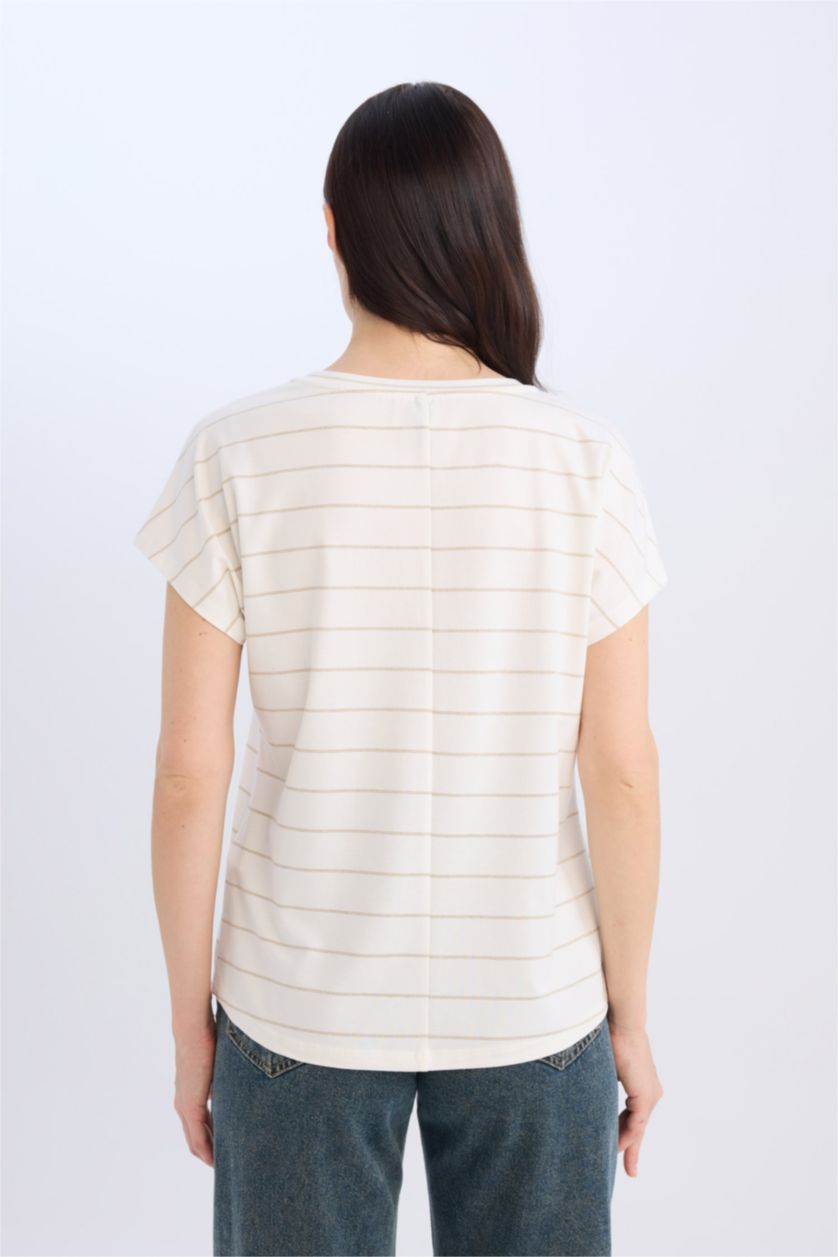 نساء بيج فاتح تيشيرت نص كم قصة عادية برقبة مستديرة