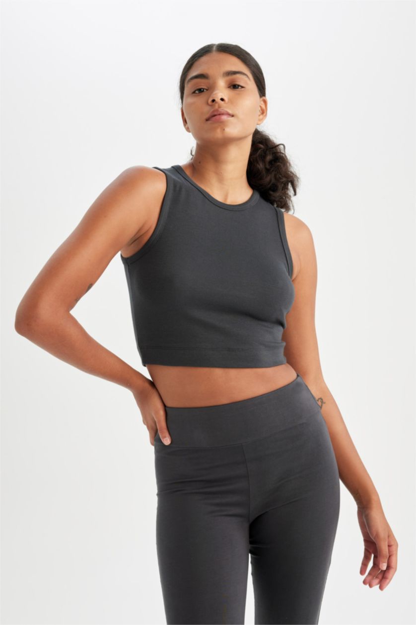 حريمي أنثرا كروب توب رياضي بدون كم من DeFactoFit