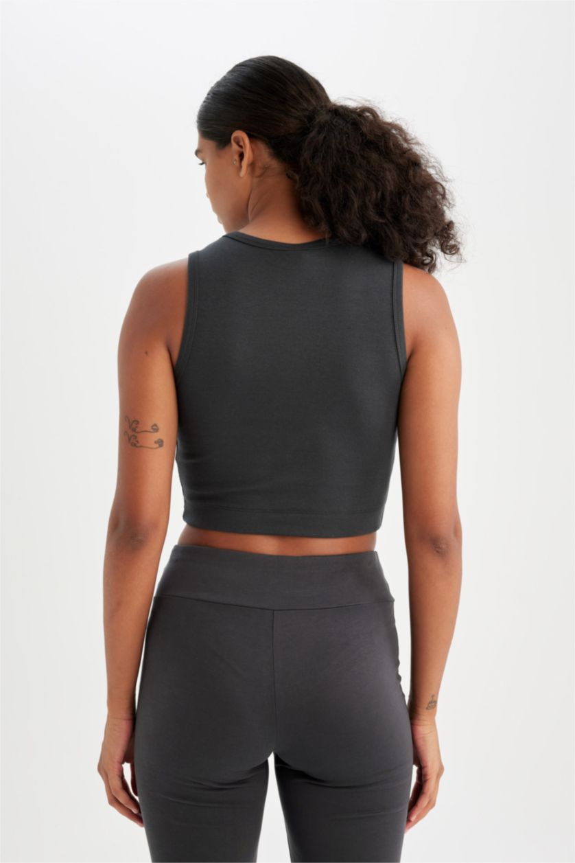 حريمي أنثرا كروب توب رياضي بدون كم من DeFactoFit