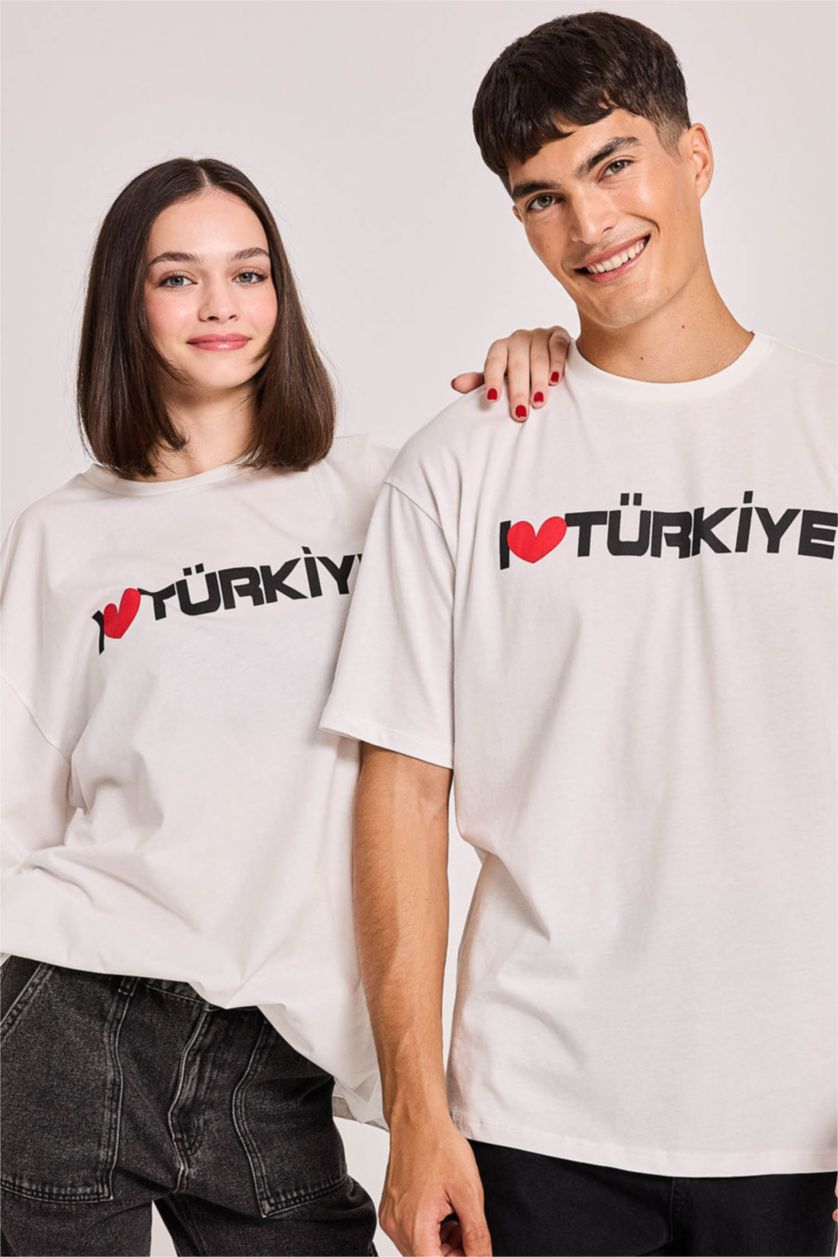 Kadın Kırık Beyaz Oversıze Baskılı Kısa Kollu Tişört