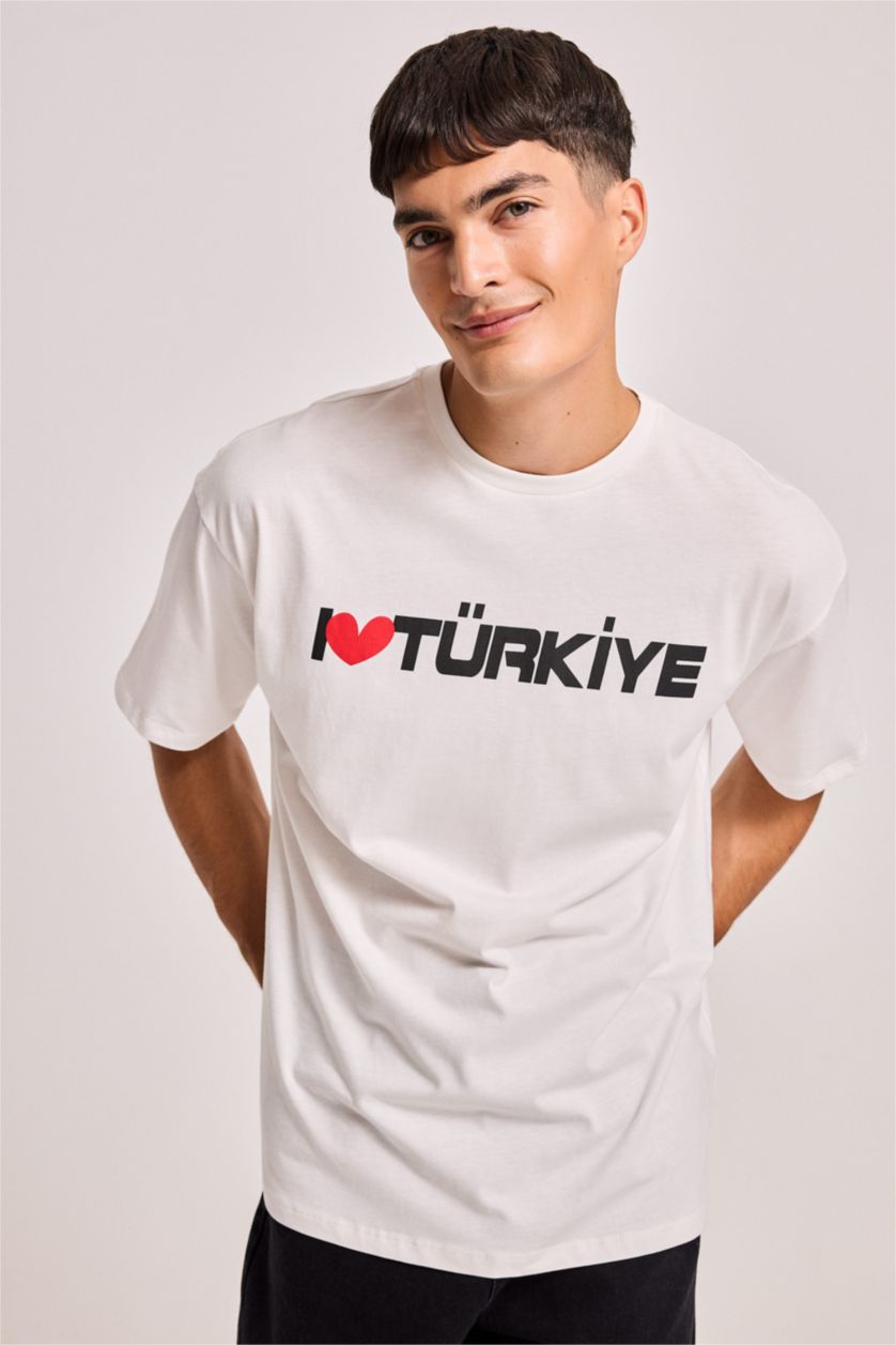 Kadın Kırık Beyaz Oversıze Baskılı Kısa Kollu Tişört