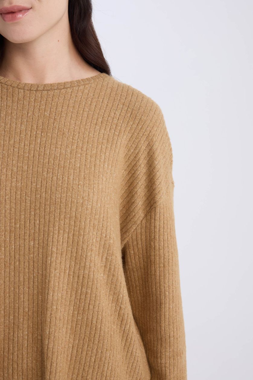 نساء بيج تيشيرت كم طويل مضلع قصة عادية برقبة مستديرة