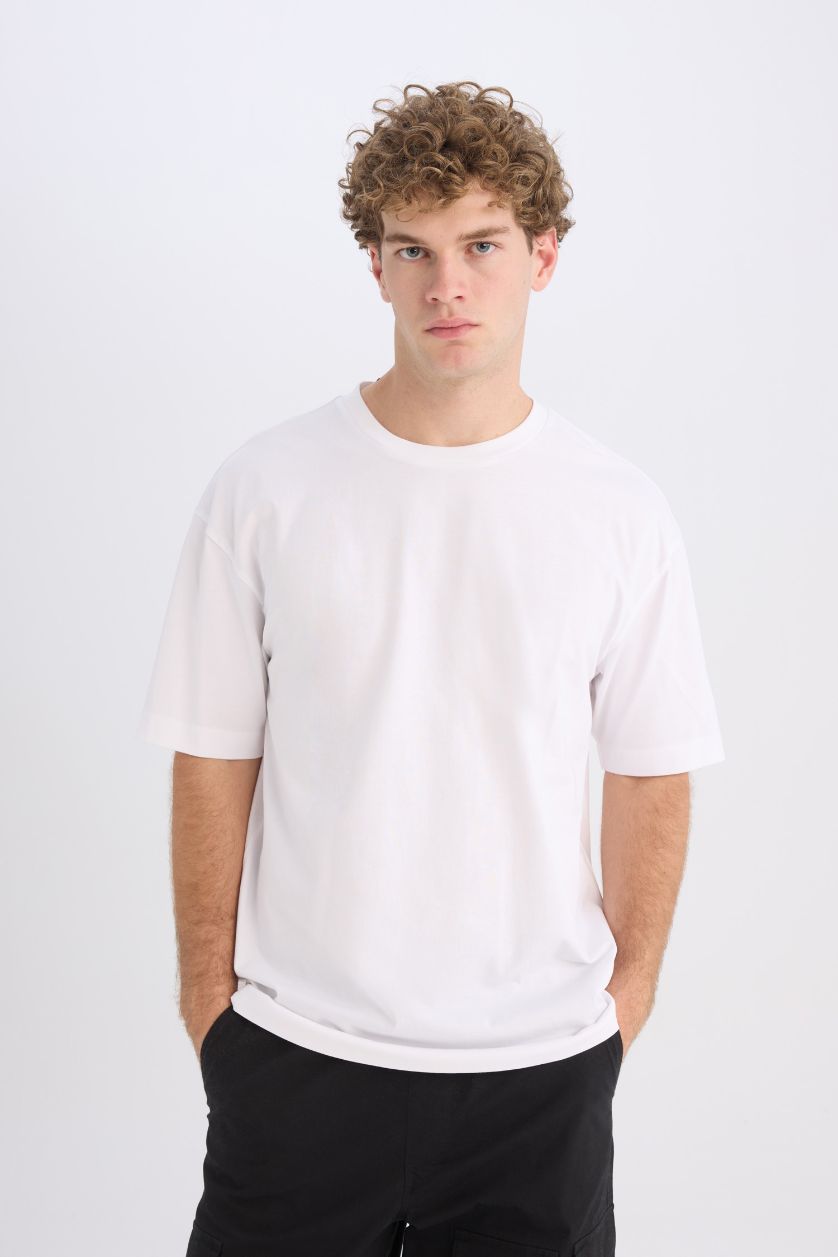 Man White Boxy Fit Crew Neck Basic Short Sleeve T-Shirt