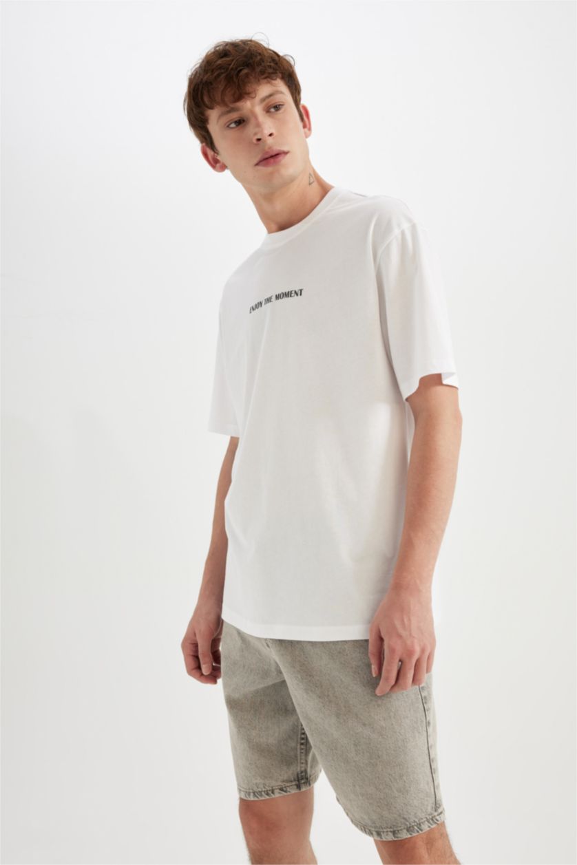 Erkek Beyaz %100 Pamuk Relax Fit Bisiklet Yaka Baskılı Kısa Kollu Tişört