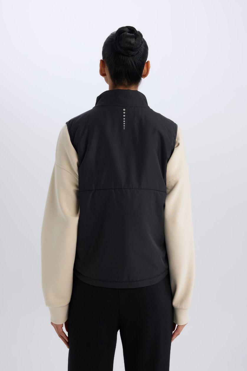 نساء أسود يلك نفخ رياضي قصة عادية بجيب مقاوم للماء من DeFactoFit