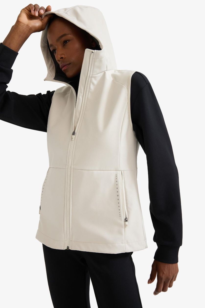 Kadın Taş Su İtici Slim Fit Dar Kesim Kapüşonlu Fermuarlı Sporcu Softshell Yelek