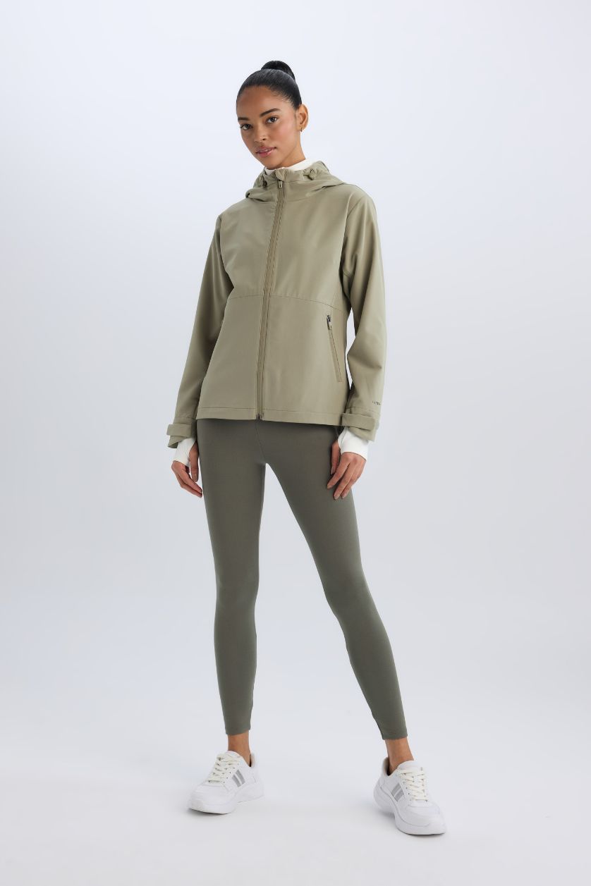 Kadın Açık Haki Su İtici Regular Fit Kapüşonlu Fermuarlı Cepli Esnek Dokulu Mevsimlik Baharlık Mont