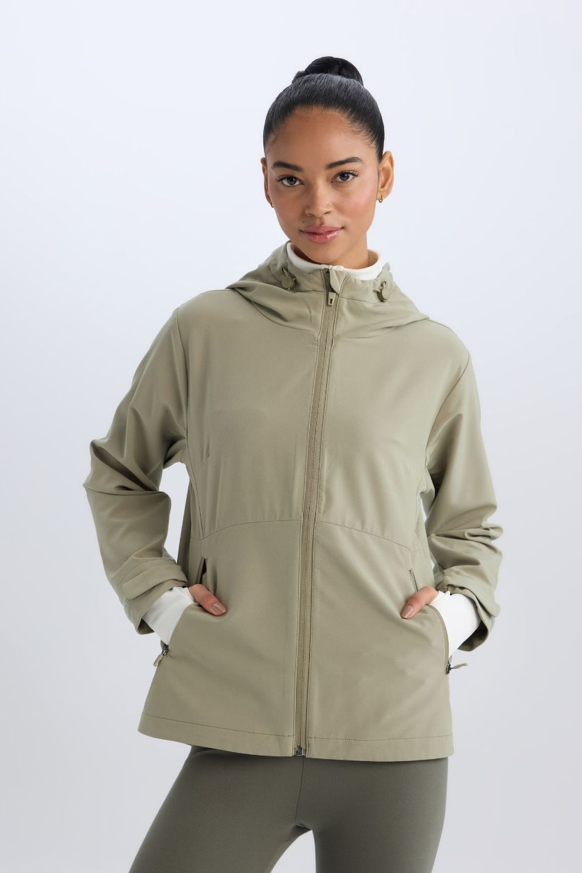 Kadın Açık Haki Su İtici Regular Fit Kapüşonlu Fermuarlı Cepli Esnek Dokulu Mevsimlik Baharlık Mont