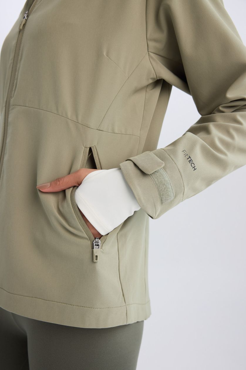 Kadın Açık Haki Su İtici Regular Fit Kapüşonlu Fermuarlı Cepli Esnek Dokulu Mevsimlik Baharlık Mont