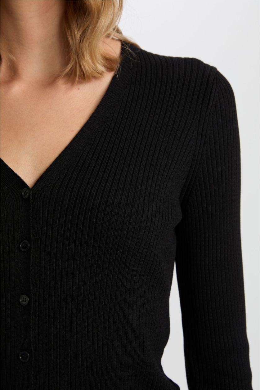 Kadın Siyah Fitted V Yaka Basic Düz Düğmeli Ribana Siyah Hırka