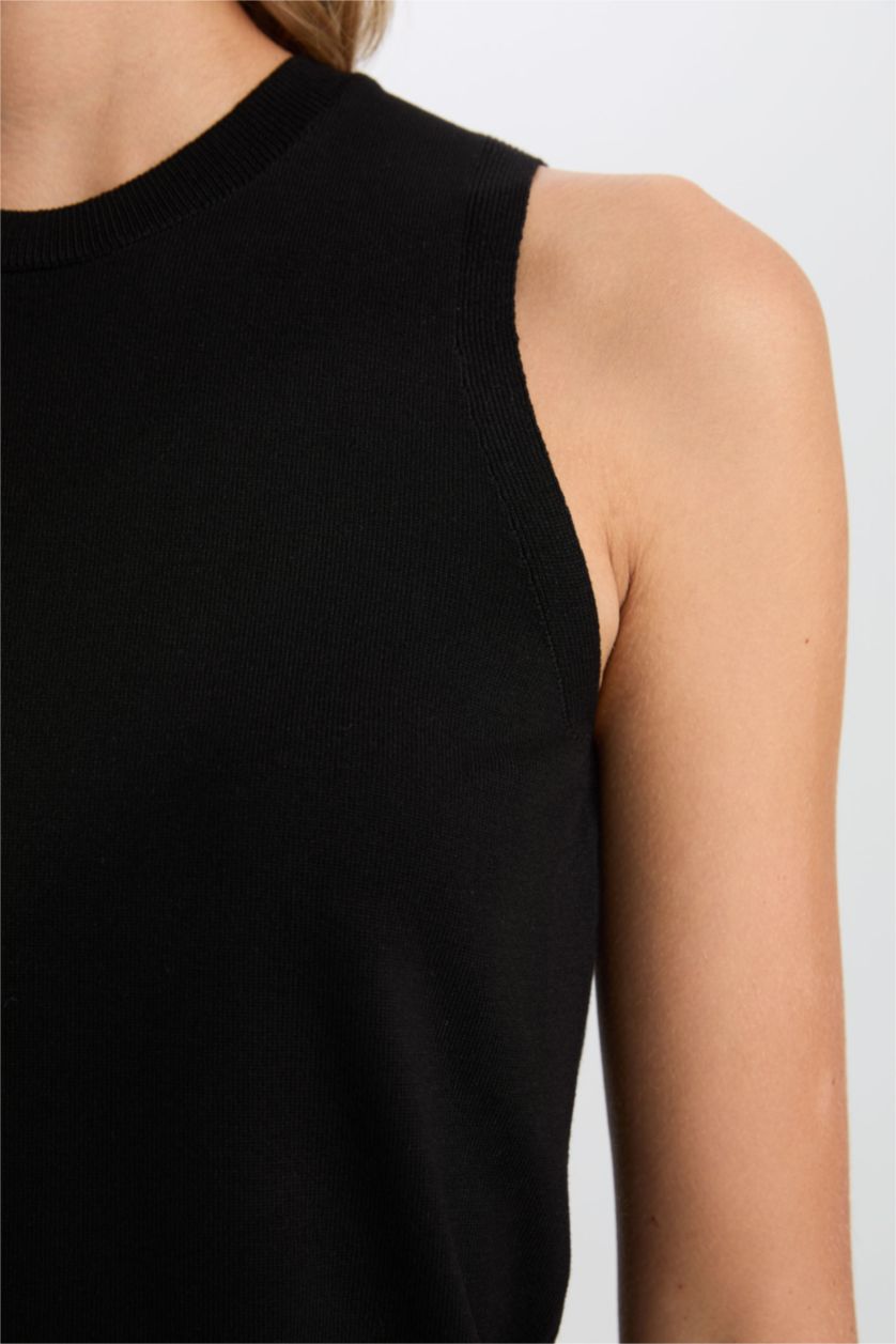 Kadın Siyah Fitted Bisiklet Yaka Kolsuz Basic Düz Triko Kazak