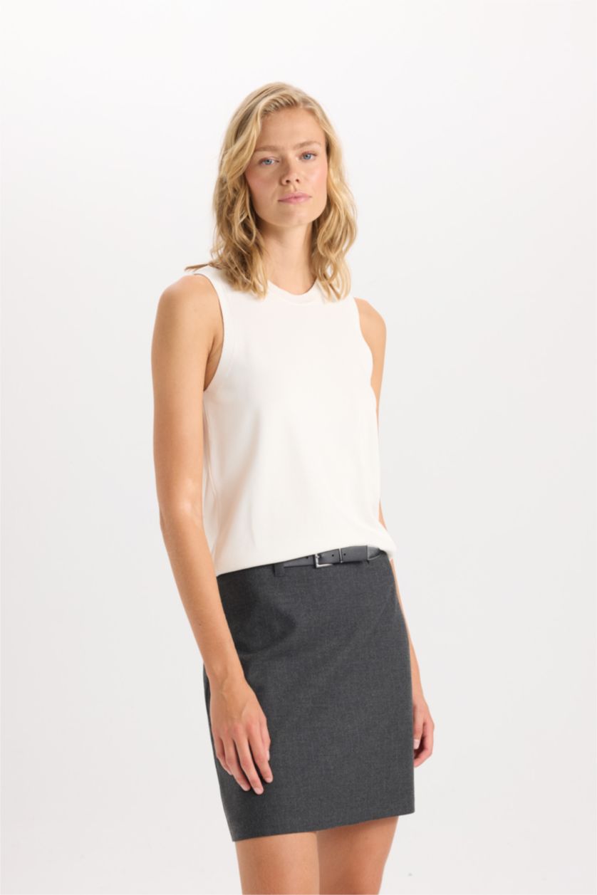 حريمي بيج فاتح بلوفر تريكو بيزك سليم فيت برقبة مستديرة بدون كم