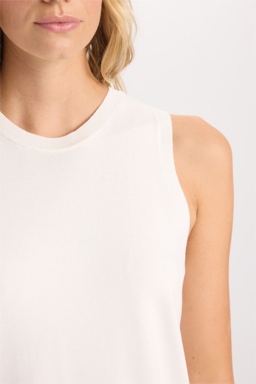 حريمي بيج فاتح بلوفر تريكو بيزك سليم فيت برقبة مستديرة بدون كم