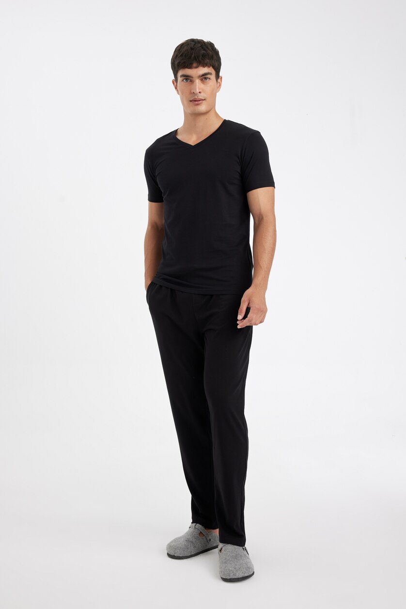 رجال أسود Slim Fit Knitted Tops