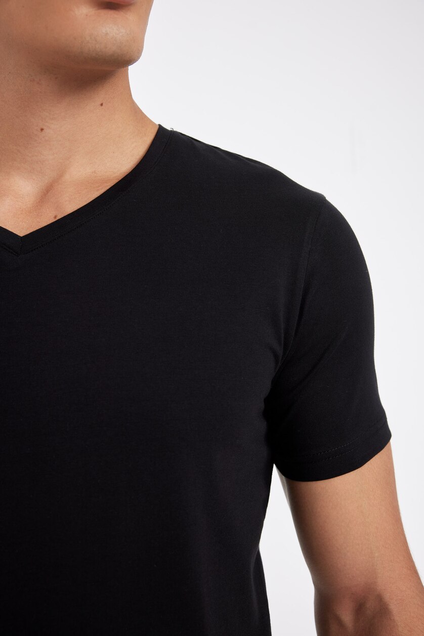 رجال أسود Slim Fit Knitted Tops