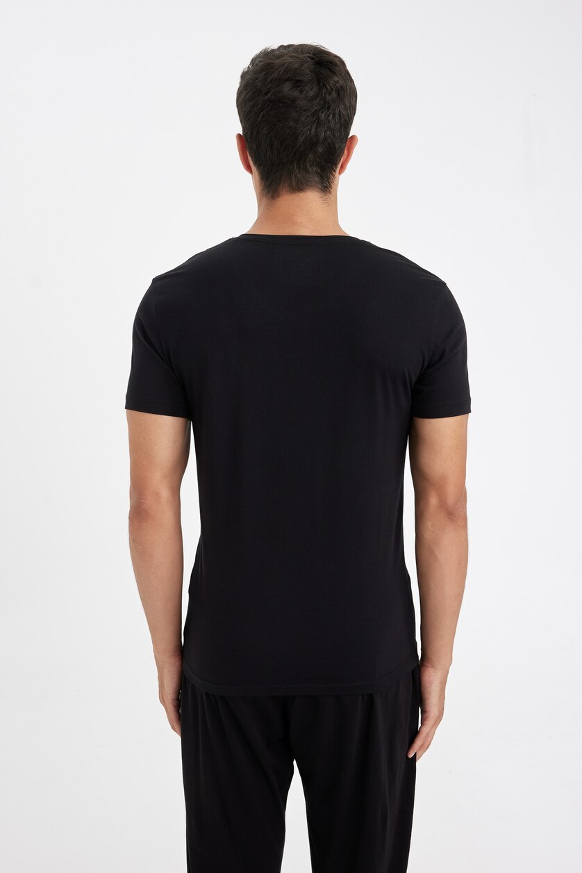 رجال أسود Slim Fit Knitted Tops