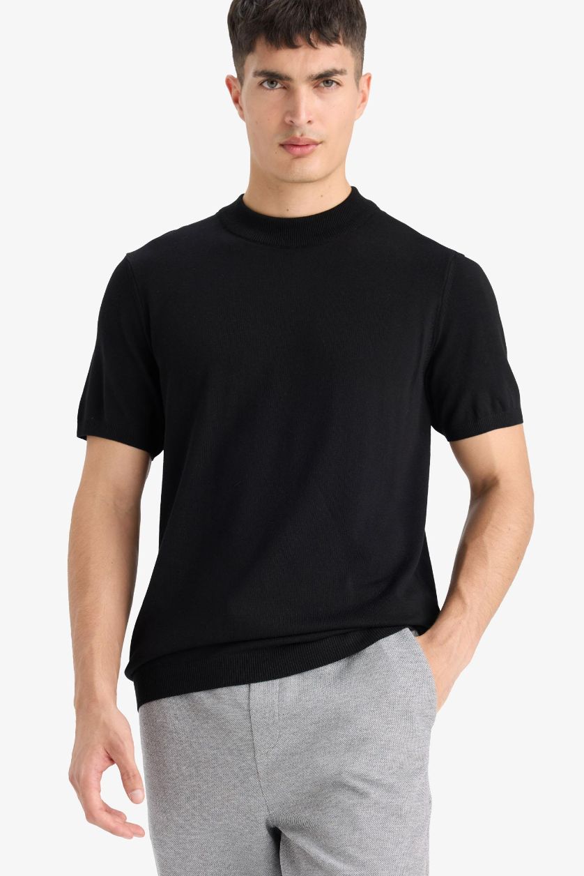 Man Black Standard Fit Crew Neck Knitwear T-Shirt