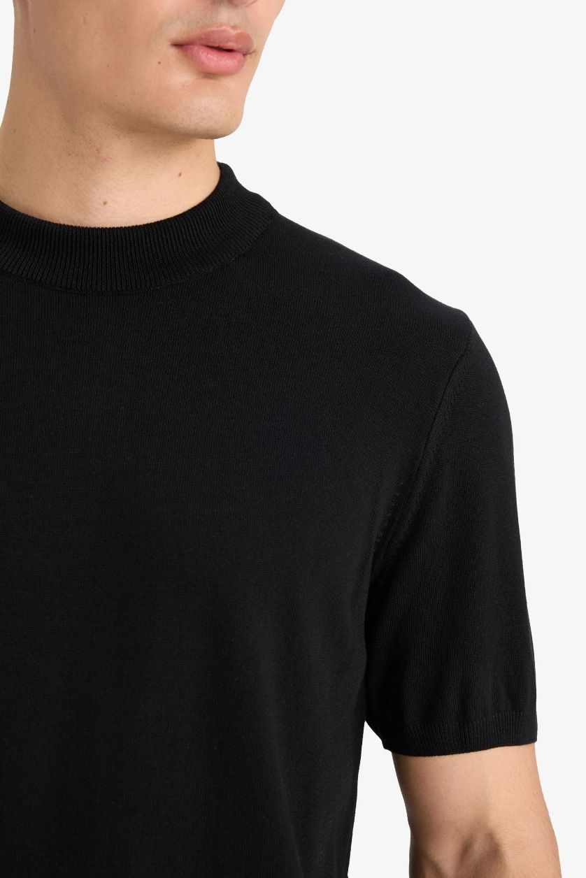 Man Black Standard Fit Crew Neck Knitwear T-Shirt